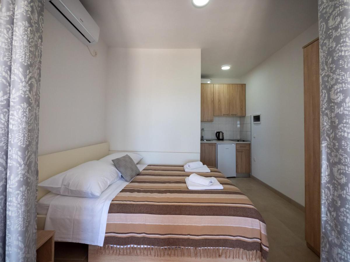 Apartments Tri Mora Ražanac Εξωτερικό φωτογραφία
