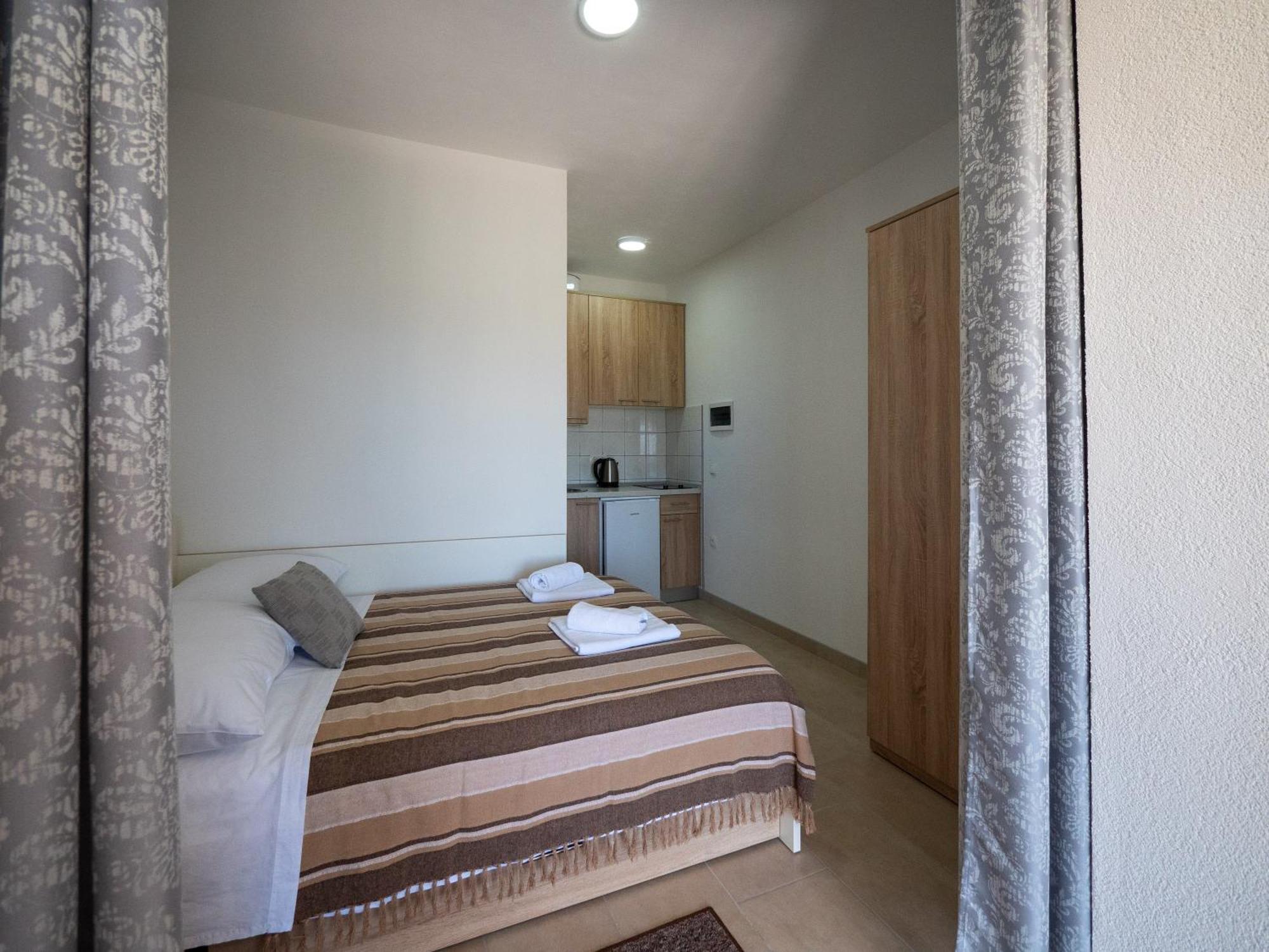 Apartments Tri Mora Ražanac Δωμάτιο φωτογραφία