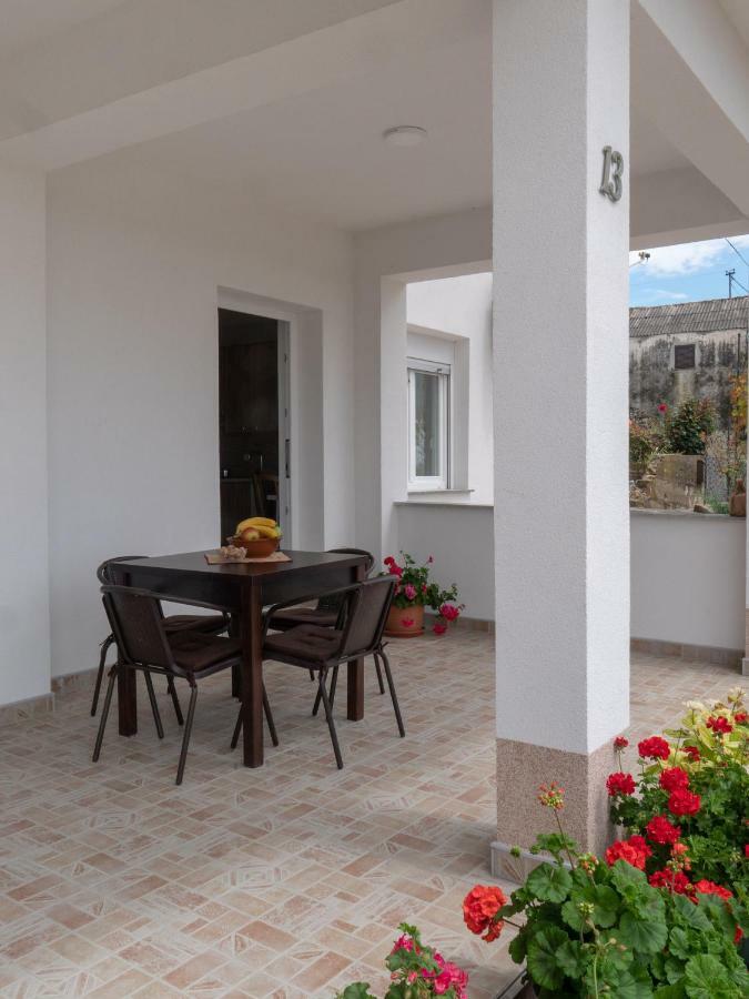 Apartments Tri Mora Ražanac Εξωτερικό φωτογραφία