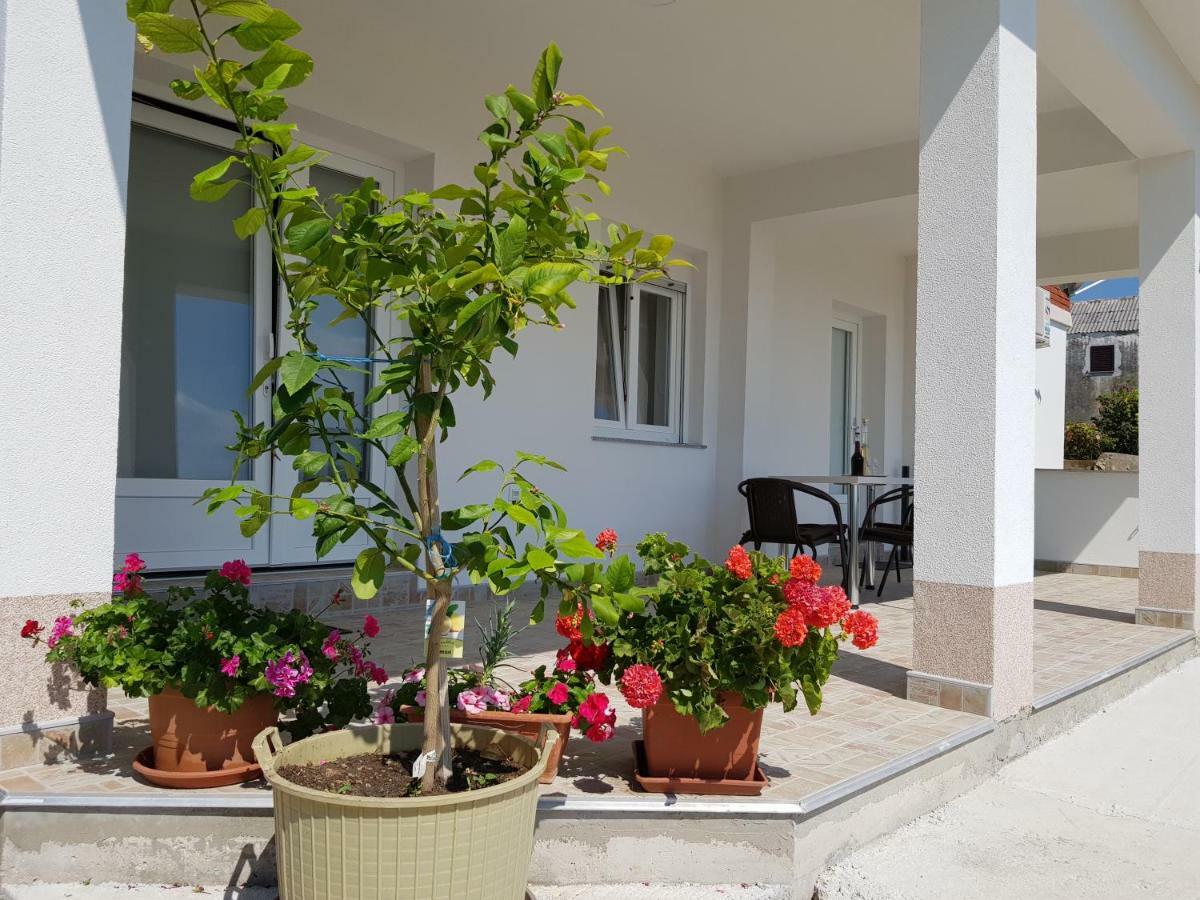 Apartments Tri Mora Ražanac Εξωτερικό φωτογραφία